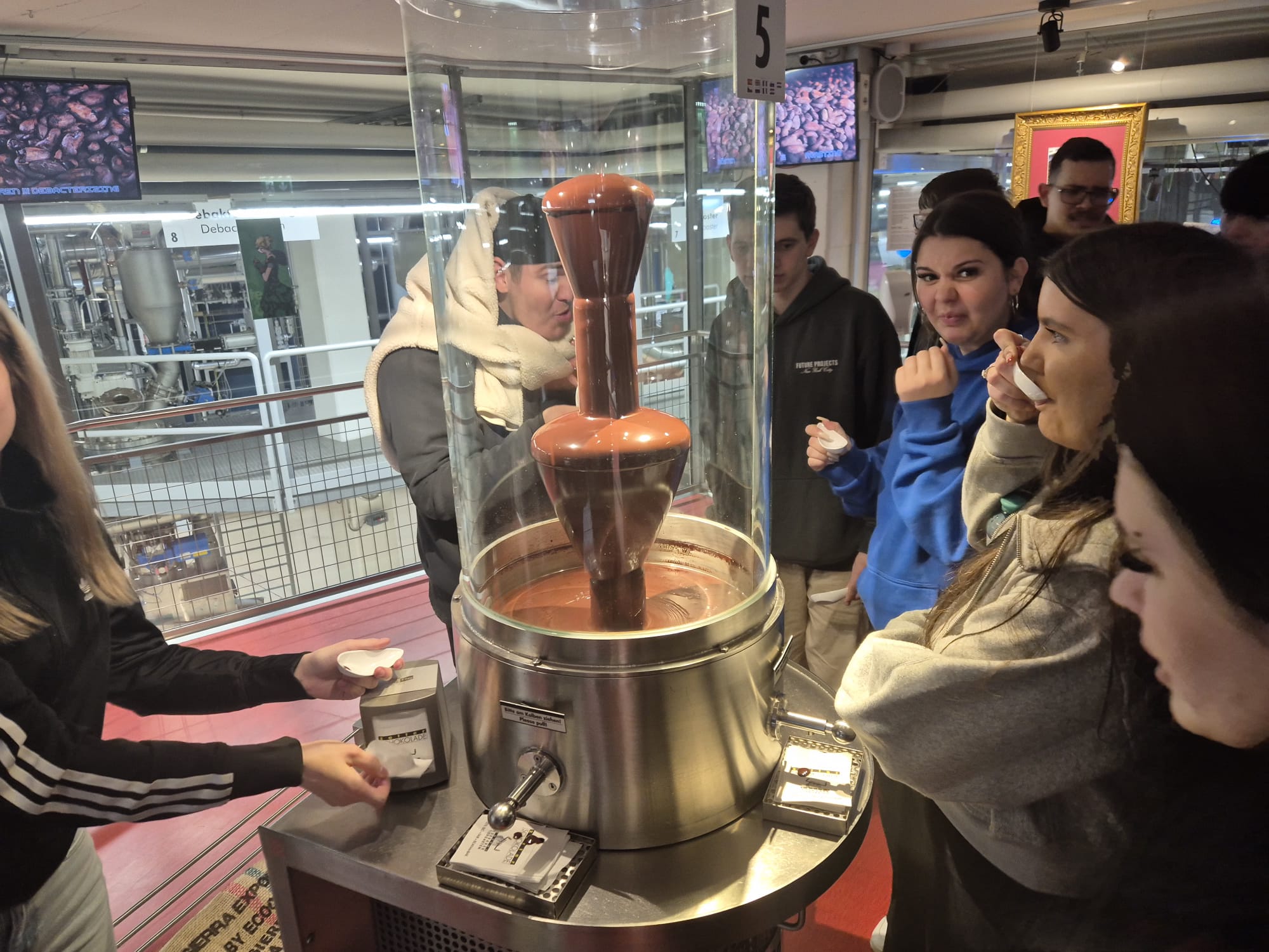 Lebensmittelhändler bei Zotter am Schokobrunnen Lebensmittelhändler bei Zotter am Schokobrunnen