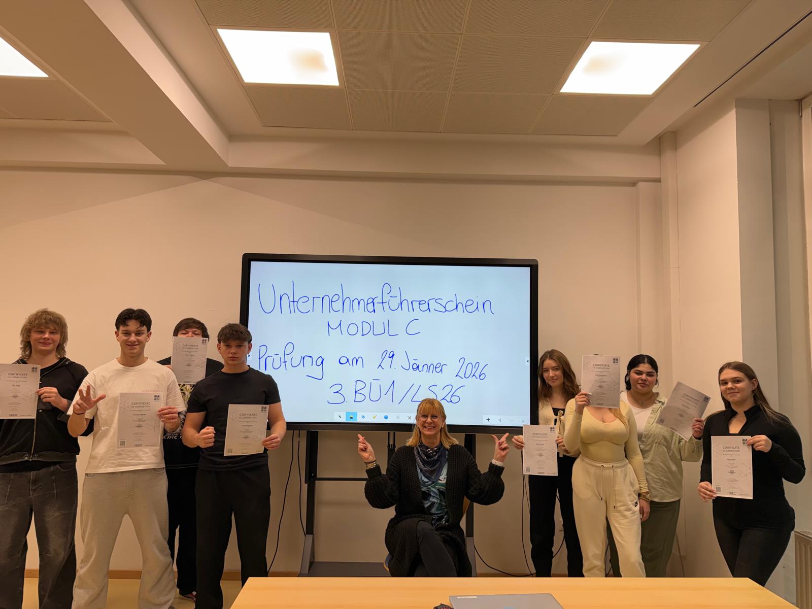 Erfolgreiche Unternehmerführerschein-Prüfung der 3. Bürokauffrau/mann-Klasse